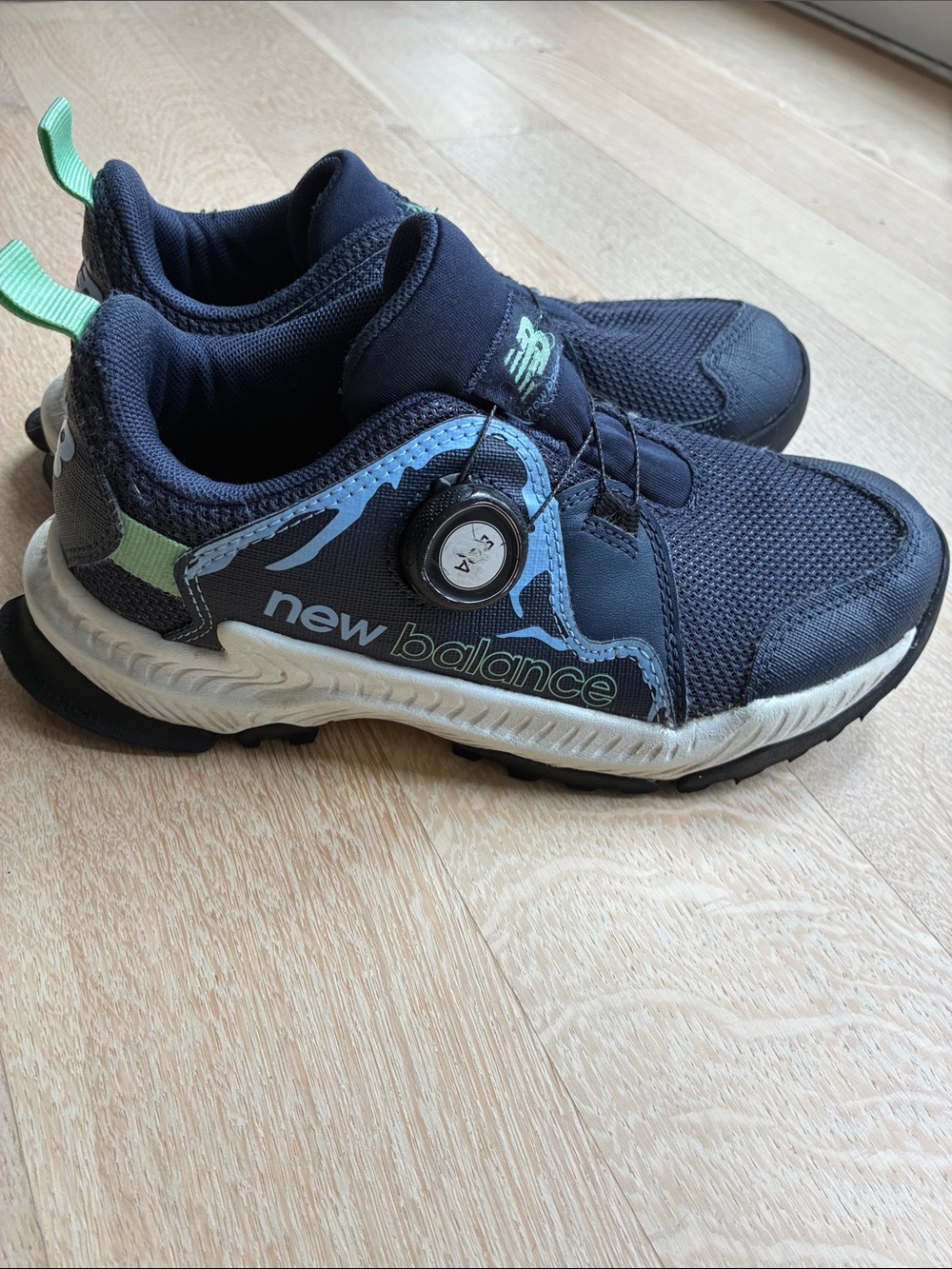New Balance Kids Navy & Mint Hook-and-Loop Athletic Sneakers